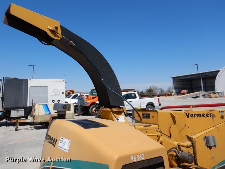 image for item DN7348 2006 Vermeer BC1000XL  wood chipper