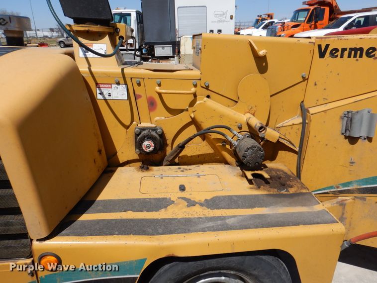 image for item DN7348 2006 Vermeer BC1000XL  wood chipper