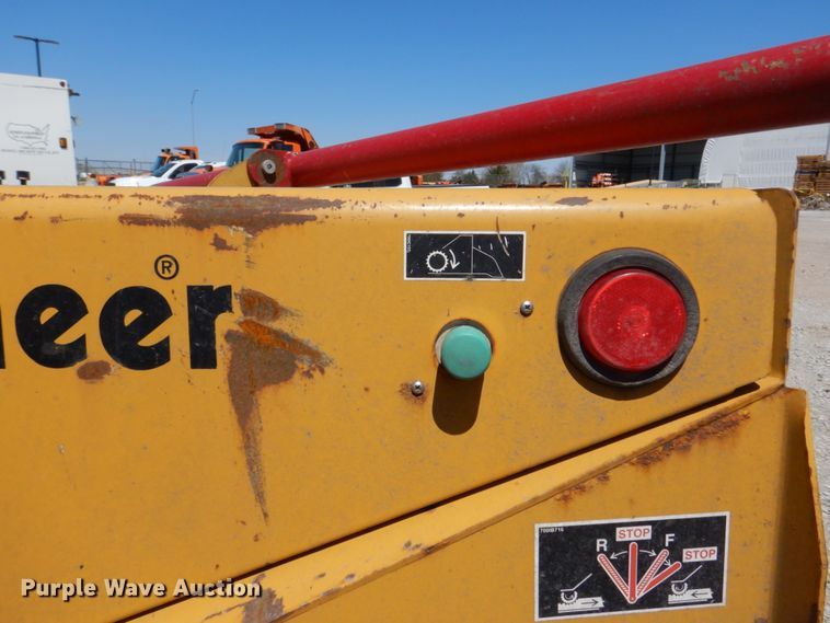 image for item DN7348 2006 Vermeer BC1000XL  wood chipper