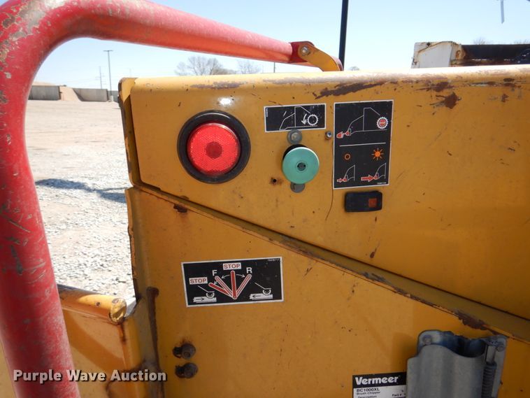 image for item DN7348 2006 Vermeer BC1000XL  wood chipper
