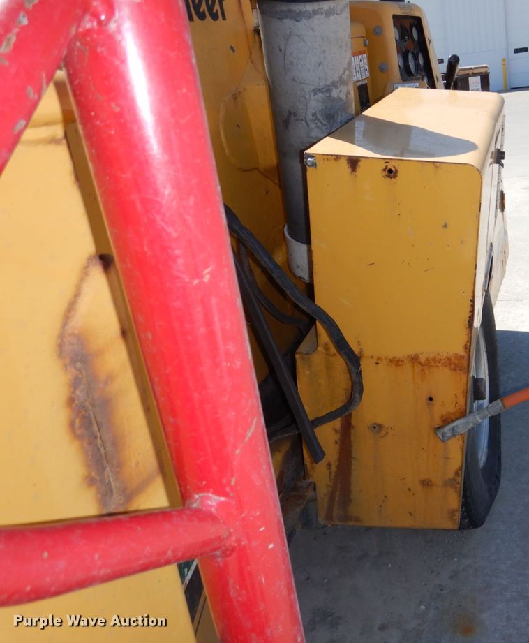 image for item DN7348 2006 Vermeer BC1000XL  wood chipper