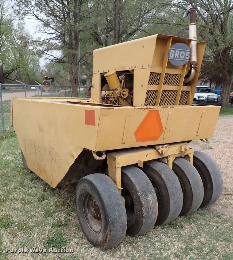 image for item DP4622 Bros  pneumatic roller