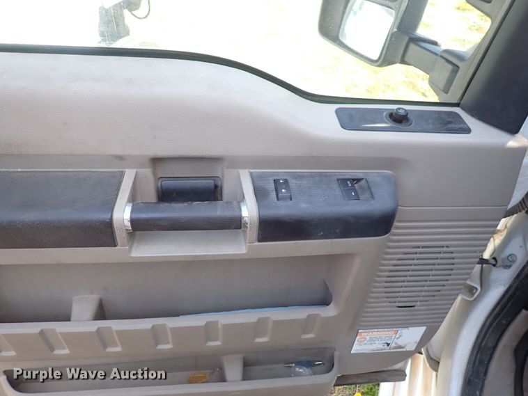 image for item DP4632 2008 Ford F550 Super Duty  bucket truck