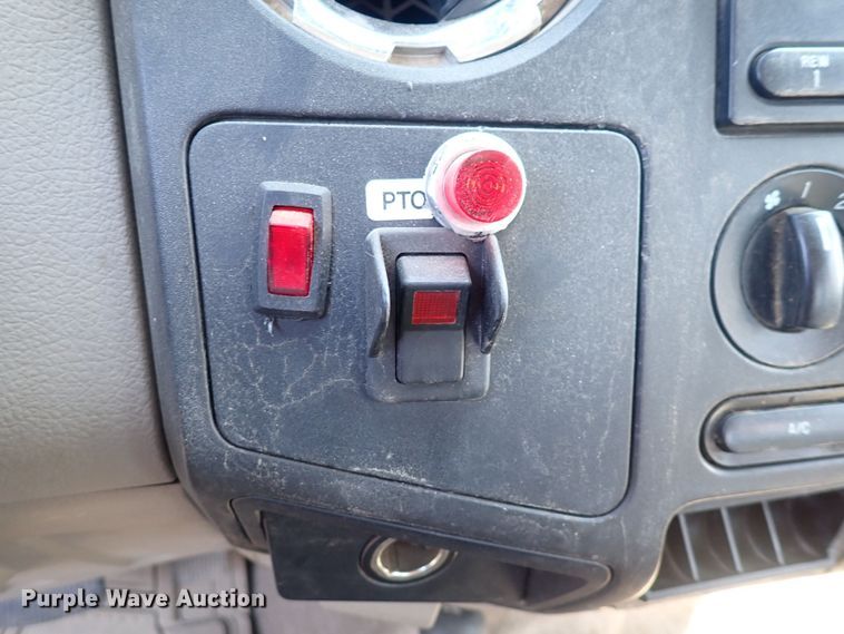 image for item DP4632 2008 Ford F550 Super Duty  bucket truck