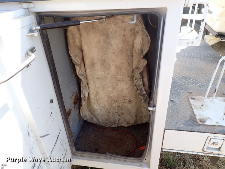 image for item DP4632 2008 Ford F550 Super Duty  bucket truck