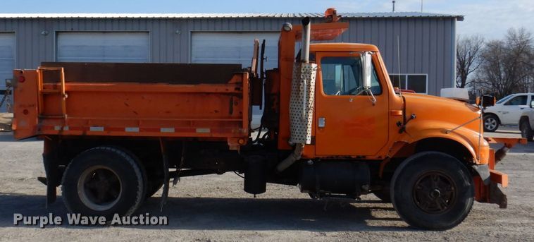 image for item DP5444 1993 International 4900  dump truck