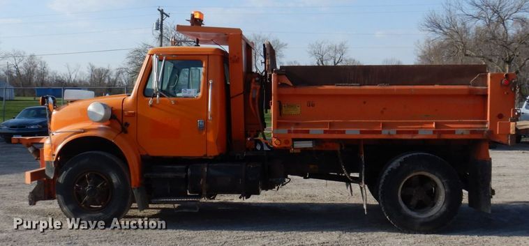 image for item DP5444 1993 International 4900  dump truck