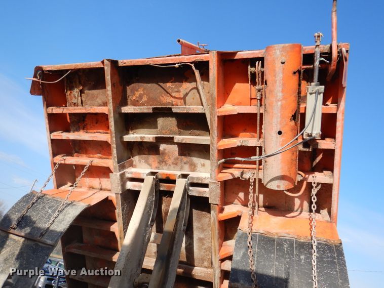 image for item DP5444 1993 International 4900  dump truck