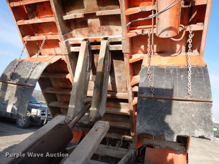 image for item DP5444 1993 International 4900  dump truck