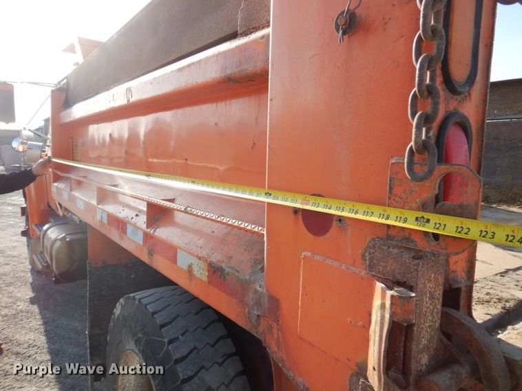 image for item DP5444 1993 International 4900  dump truck