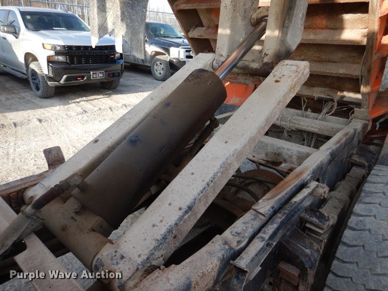 image for item DP5444 1993 International 4900  dump truck