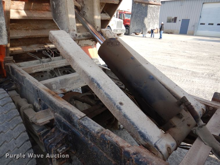 image for item DP5444 1993 International 4900  dump truck