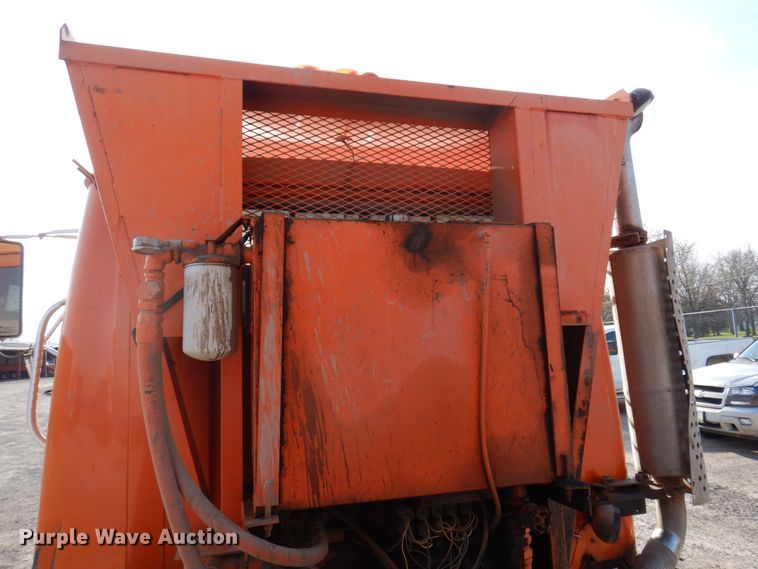 image for item DP5444 1993 International 4900  dump truck