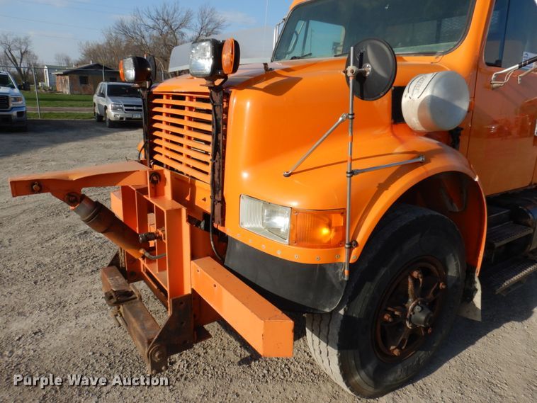 image for item DP5444 1993 International 4900  dump truck