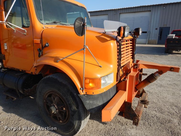 image for item DP5444 1993 International 4900  dump truck