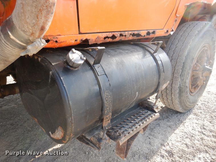 image for item DP5444 1993 International 4900  dump truck