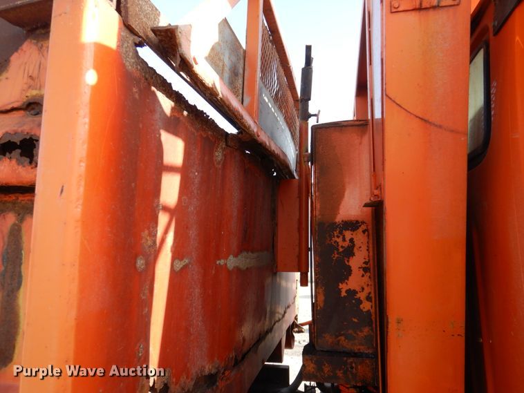 image for item DP5444 1993 International 4900  dump truck