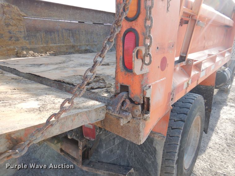 image for item DP5444 1993 International 4900  dump truck