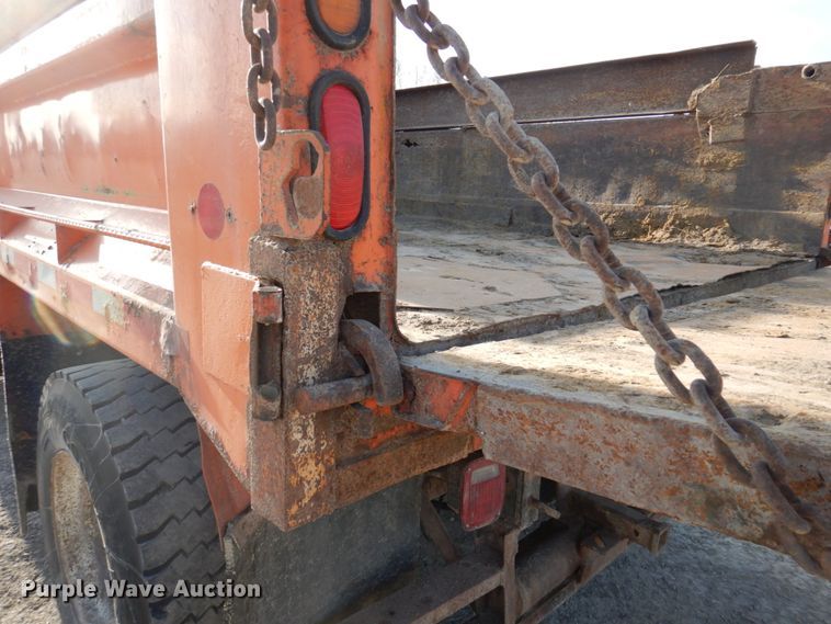 image for item DP5444 1993 International 4900  dump truck