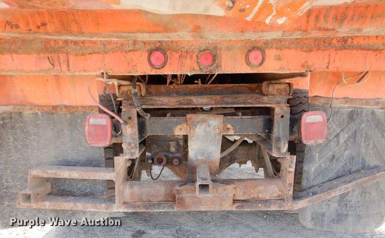 image for item DP5444 1993 International 4900  dump truck