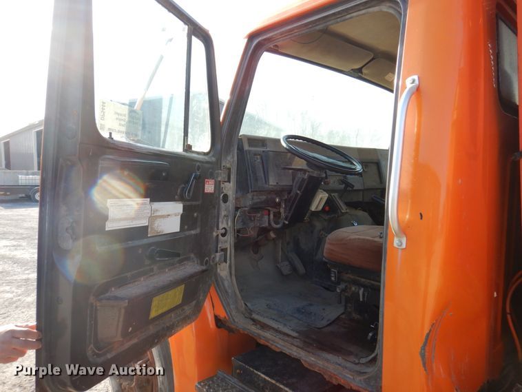 image for item DP5444 1993 International 4900  dump truck