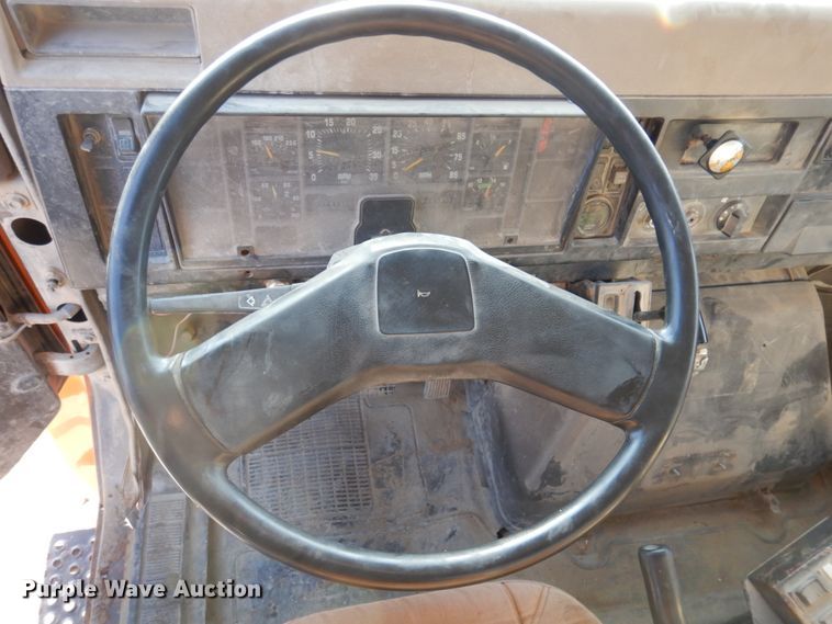 image for item DP5444 1993 International 4900  dump truck