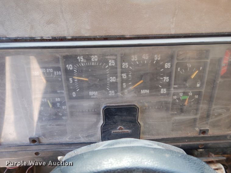 image for item DP5444 1993 International 4900  dump truck