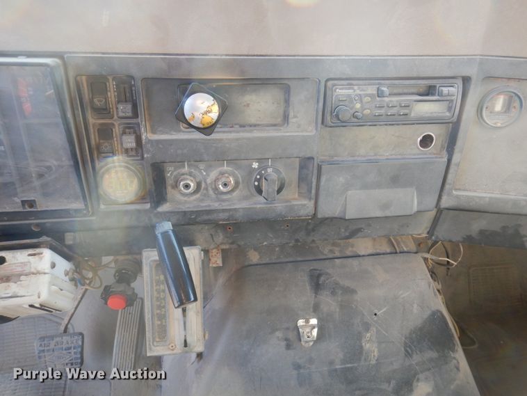 image for item DP5444 1993 International 4900  dump truck