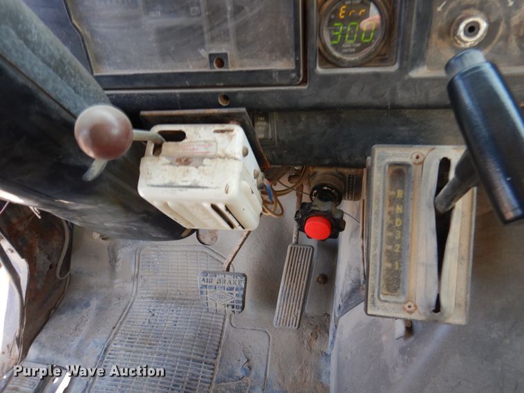 image for item DP5444 1993 International 4900  dump truck