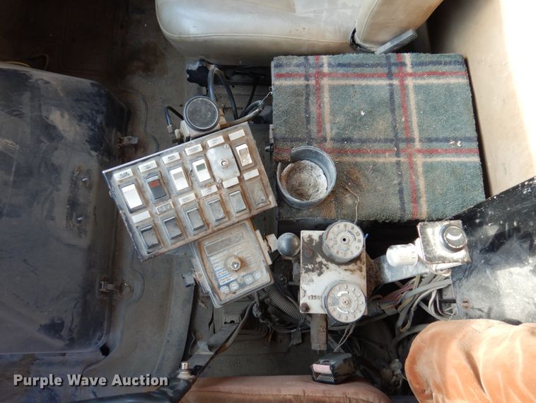 image for item DP5444 1993 International 4900  dump truck