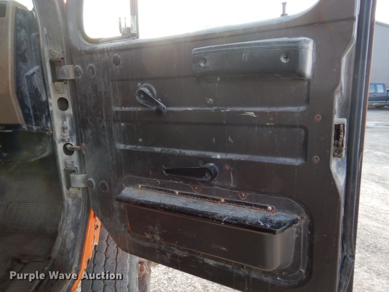 image for item DP5444 1993 International 4900  dump truck