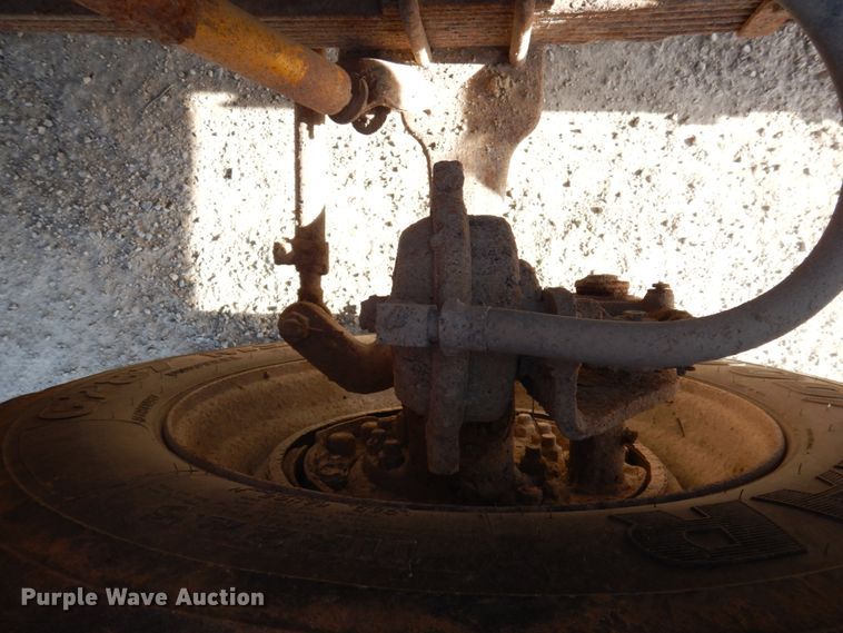 image for item DP5444 1993 International 4900  dump truck