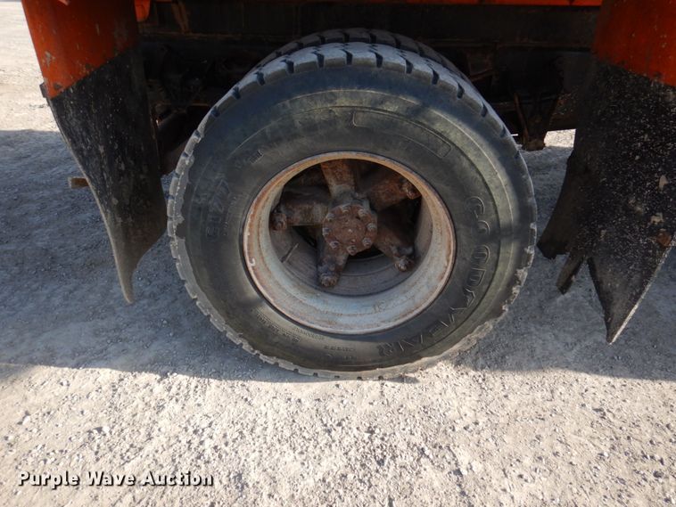 image for item DP5444 1993 International 4900  dump truck