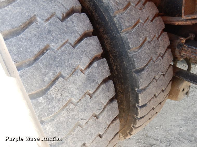 image for item DP5444 1993 International 4900  dump truck