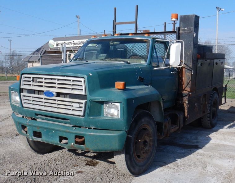 image for item DP5445 1986 Ford F700  utility / service truck