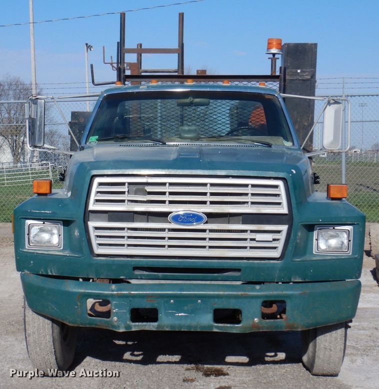 image for item DP5445 1986 Ford F700  utility / service truck