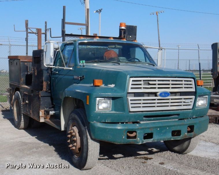 image for item DP5445 1986 Ford F700  utility / service truck
