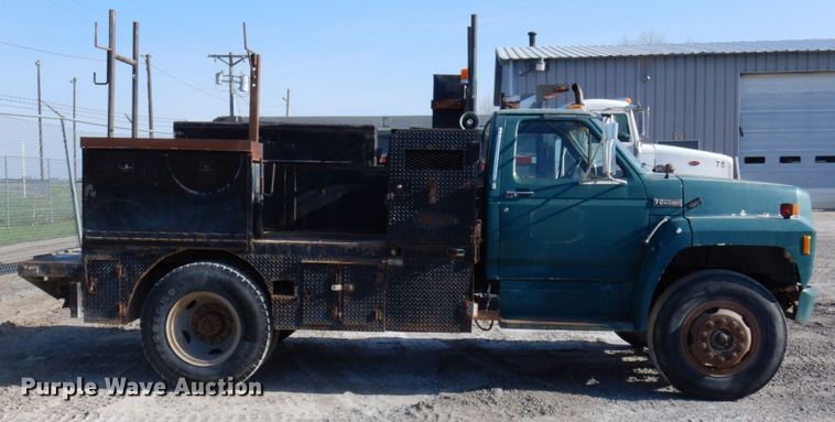 image for item DP5445 1986 Ford F700  utility / service truck