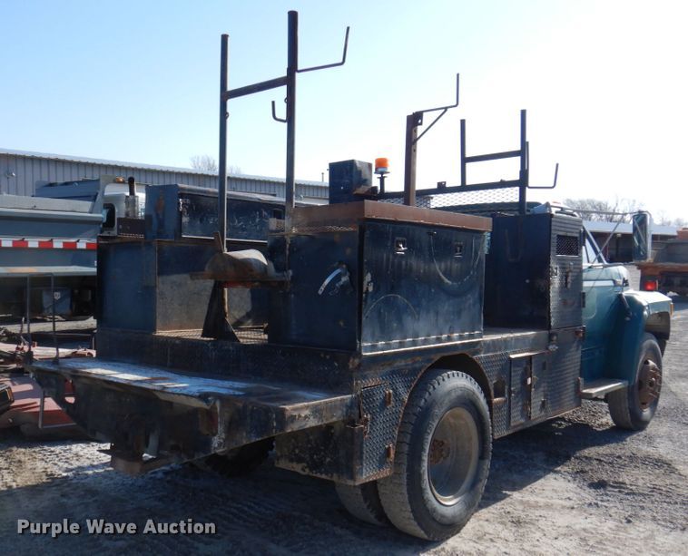 image for item DP5445 1986 Ford F700  utility / service truck