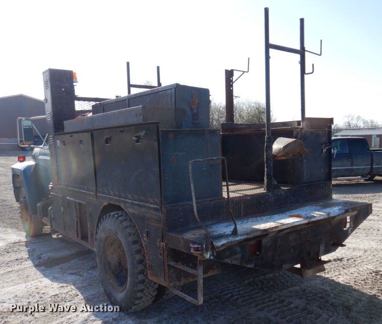 image for item DP5445 1986 Ford F700  utility / service truck