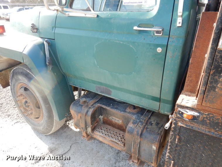 image for item DP5445 1986 Ford F700  utility / service truck