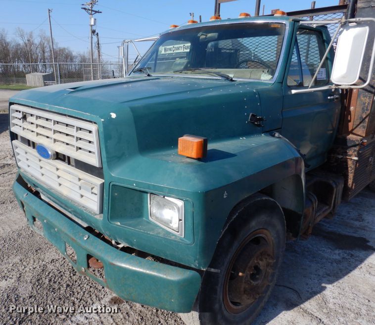 image for item DP5445 1986 Ford F700  utility / service truck
