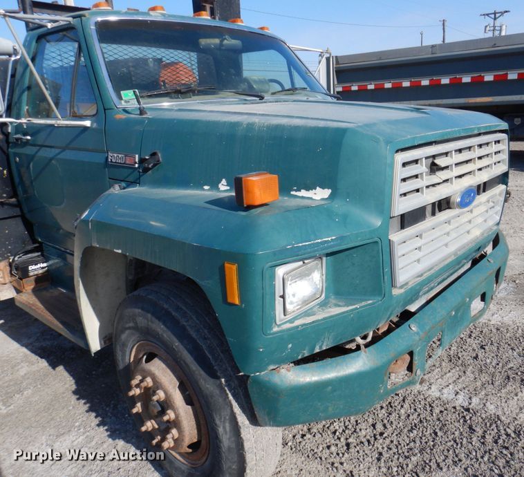 image for item DP5445 1986 Ford F700  utility / service truck