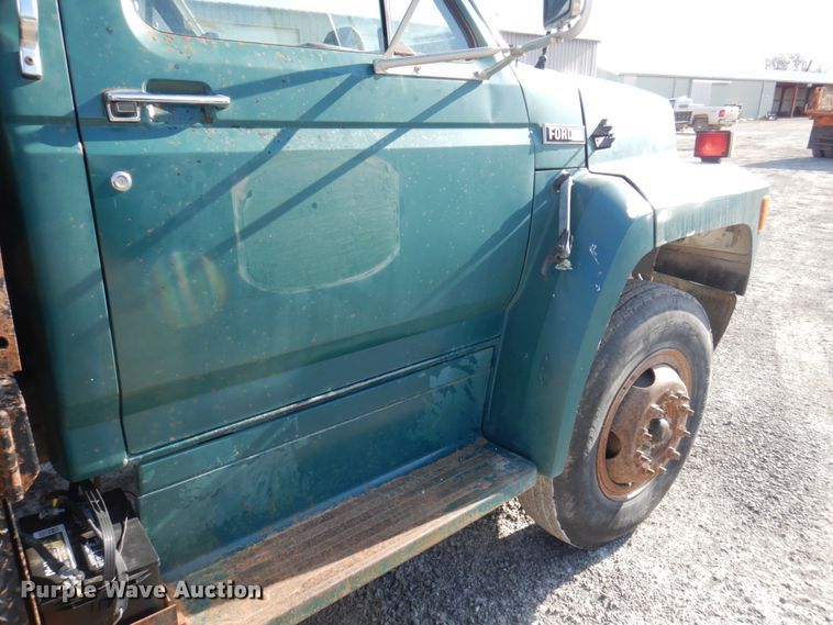 image for item DP5445 1986 Ford F700  utility / service truck