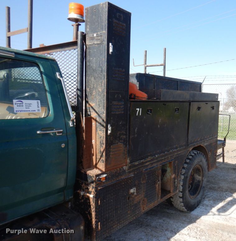 image for item DP5445 1986 Ford F700  utility / service truck
