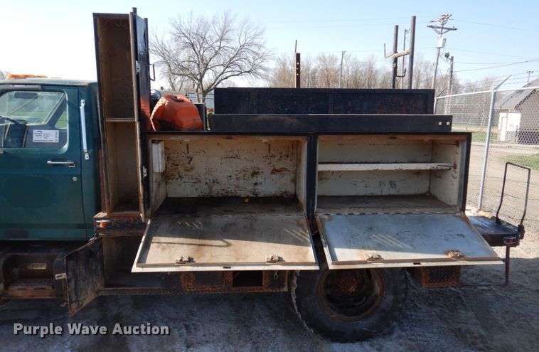 image for item DP5445 1986 Ford F700  utility / service truck