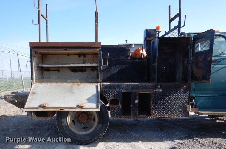 image for item DP5445 1986 Ford F700  utility / service truck