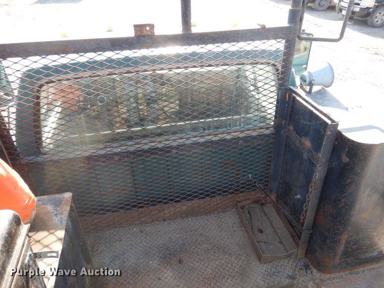 image for item DP5445 1986 Ford F700  utility / service truck