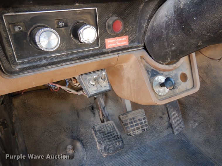 image for item DP5445 1986 Ford F700  utility / service truck