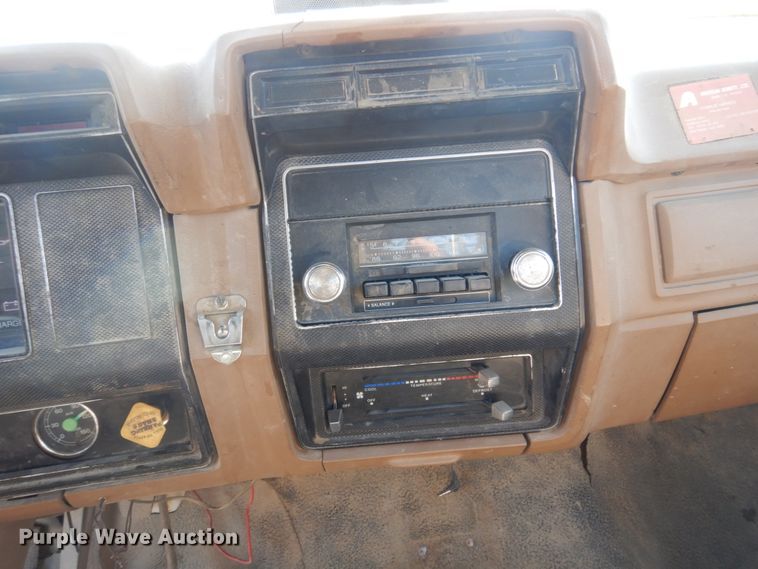 image for item DP5445 1986 Ford F700  utility / service truck